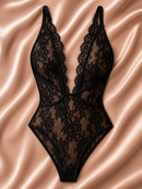 Body Rendado Preto com Decote Profundo